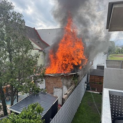 Brand einer Gartenhütte